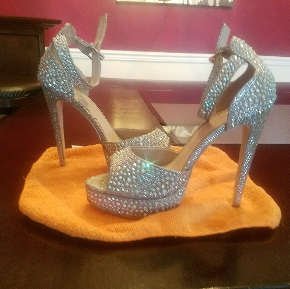 Heels - Picture 2 of 2